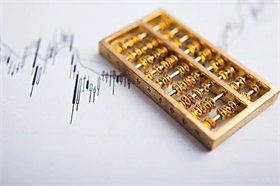 50岁“晴格格”王艳近照曝光，一脸沧桑泪沟明显，贵妇仪态消失
